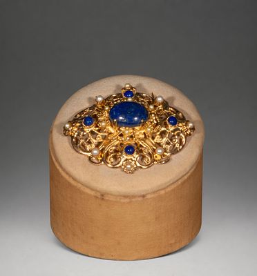 Gilded silver brooch with lapis lazuli and pearls. Gilded silver brooch with a large central 