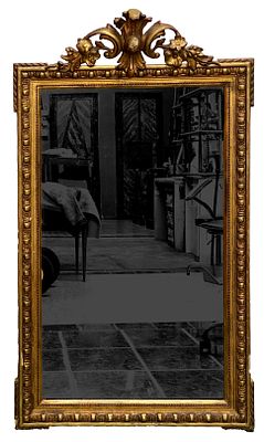 Antiguo espejo, cornucopia, marco dorado al oro fino con copete vegetal. S. XIX. 135x75. Importan 