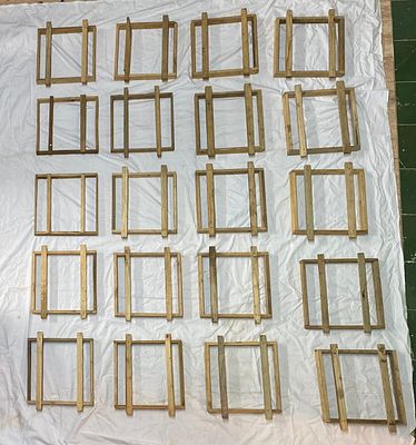 Antiguo lote de 38 moldes de baldosas, ladrillos utilizadas para la antigua estaci&oacute;n de 