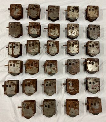 Antiguo lote de 36 maquinarias completas de gramola o gram&oacute;fono. La voz de su amo. Rarera, ver fotos