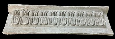 Antigua escayola con motivos arquitect&oacute;nicos, escultor catal&aacute;n. S.XIX. 55x16x6
. Antigua 