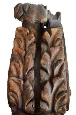 m&eacute;nsula o can de nogal, siglo XVI, preciosa, parte de un alero.
. maravilloso canecillo de nogal 