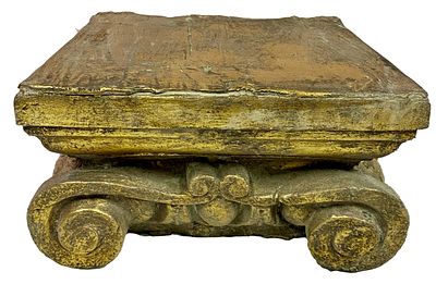 Antiguo capitel jónico, ménsula, peana, repisa, columna, pedestal dorado para imagen. 30x20x15. A