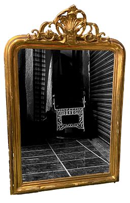 Antiguo espejo, cornucopia de madera dorado al oro fino con copete. Isabelino. XIX. 129x85. Antig 