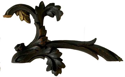 Antiguo remate de copete con motivos vegetales. 32x20. XIX
. Antiguo remate de copete con 