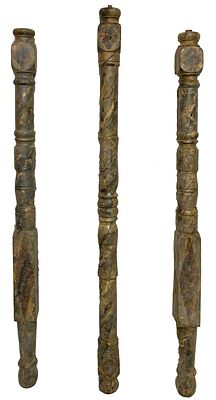 Antiguo lote de 3 columnas barrocas marmolizadas en madera tallada. S. XVIII. 122x7x7. Antiguo 