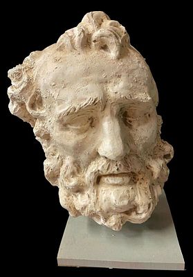 Busto de terracota de San Pablo XIX sobre peana de madera. 42x33x21 
Busto de terracota de San 