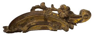 Antigua talla, retablo de madera de casta&ntilde;o dorada al oro fino. Siglo XVI. 90x30x14 
Importante 