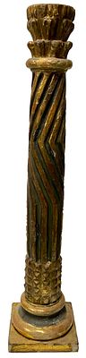 Antigua columna de casta&ntilde;o barroca de madera policromada y dorada al oro fino. S. XVII. 74x16x16. 
