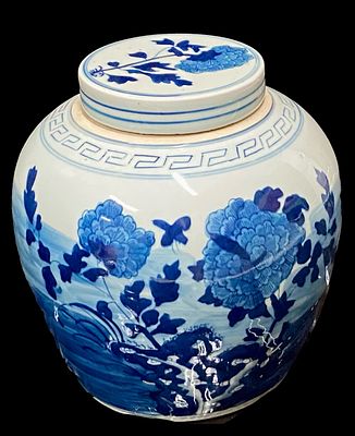 Antiguo jarr&oacute;n chino de porcelana esmaltada. Serie azul. Dinast&iacute;a Ming. 23x23x23. Ver. Antiguo 