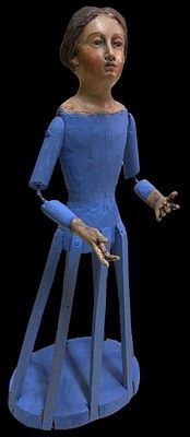 Antigua Virgen vestidera, talla de madera, cap i pota. S.XIX. 41x17x12 
Antigua Virgen 