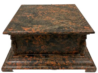 Antigua peana, repisa, pedestal, columna policromada. Suelos vaticanos. 38x38x18. 
Antigua 