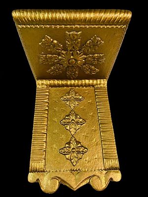 Antigua repisa, m&eacute;nsula, peana, pedestal dorado. Para colocar figura, imagen o talla. 28x18x18 