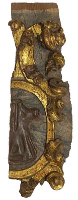 Antiguo retablo de madera policromada y dorada al oro fino, con la vestimenta de un fraile. 62x20x10