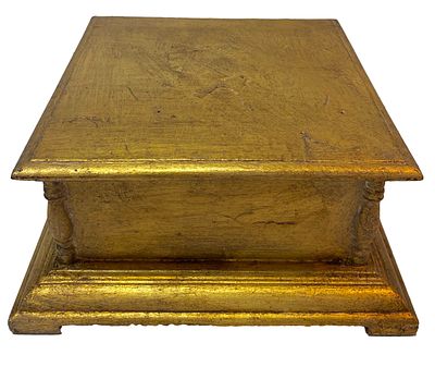 Antigua peana, repisa, pedestal, columna de madera dorada. 38x38x18.Antigua peana de madera 