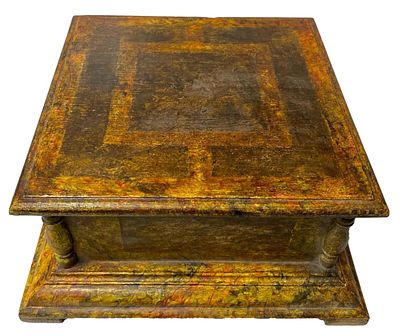 Antigua peana, repisa, pedestal, columna policromada. Suelos vaticanos. 38x38x18. 
Antigua 