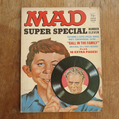 מגזין mad 
מוצגים כאן בעמוד הראשון מגזין mad לדוגמא - בהמשך המכירה עוד חוברות של מאד! 
