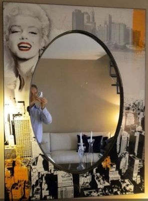 Miroir Marilyn Monroe Miroir 120 x 90 cm Laqu&eacute; oval Sur bois Mirror 120 x 90 cm Lacquered oval 