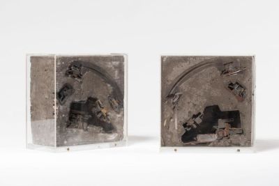 Arman - En raison de l'encombrement des lignes, 1973 Sliced telephone in two concrete blocks 