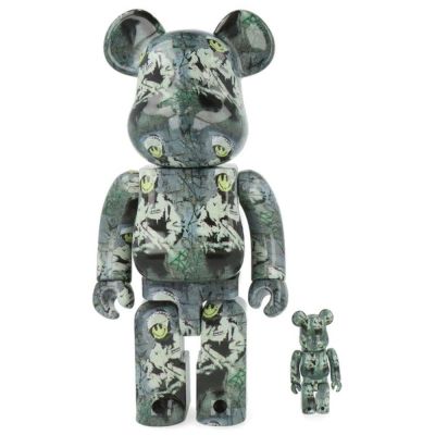 BE@RBRICK - Bearbrick Riot Cop 400% + 100% Vinyl Art Toy. Height: 28 cm Manufactured by Medicom 