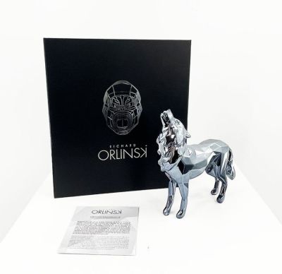 Richard Orlinski - Wolf Spirit (Grey) Resin Sculpture Limited edition 14cmx13cmx4cm Comes with 