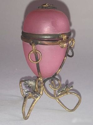 Старинная шкатулка в виде пасхального яйца. СССР. 1900 - 1910 гг. Мальцовский стекольный завод. 