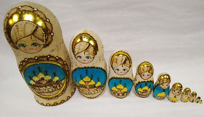Матрешки. 10 кукол. Позднее СССР. Мотив росписи "Златые купола", с техникой выжигания. Высота 