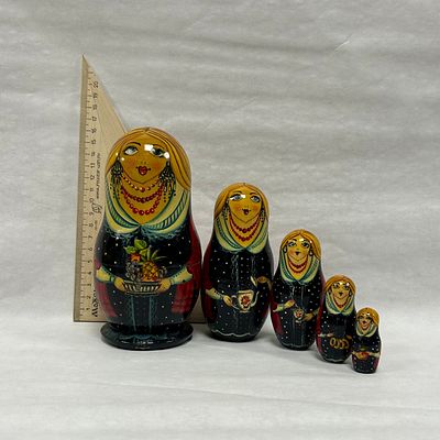 Матрёшки. 5 кукол. Позднее СССР. Мотив росписи "Павло-Посадские платки". Высота от 16 до 3.4 см.