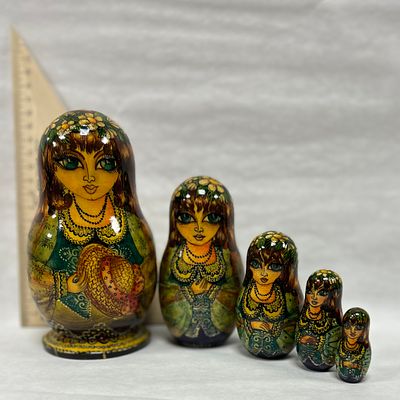Матрёшки. 5 кукол. Позднее СССР. Мотив росписи "Загородная прогулка". Высота от 16 до 3.4 см.