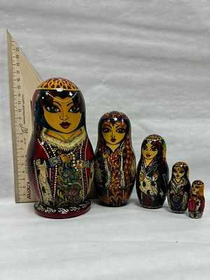 Матрёшки. 5 кукол. Позднее СССР. Мотив росписи "Императрица". Высота от 16 до 3.4 см.