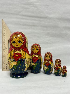 Матрёшки. 5 кукол. Позднее СССР. Мотив росписи "Маков цвет". Высота от 16 до 3.4 см.