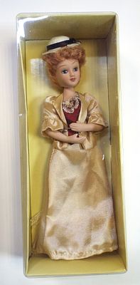 Фарфоровая коллекционная кукла Гвендолен Ферфакс из журнала "Дамы эпохи". Производитель: De 