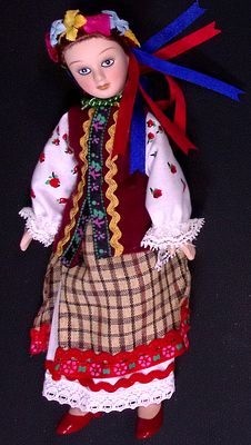 Фарфоровая коллекционная кукла. В летнем костюме Киевской губернии из журнала "Куклы в народных 