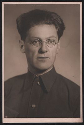 Автограф Виталия Александровича Закруткина. . Размер 12 х 18 см. 
"Против опубликования не 