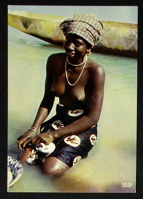 Африка в фотографиях. День стирки. Франция. Размер 10,3 х 14,7 см.