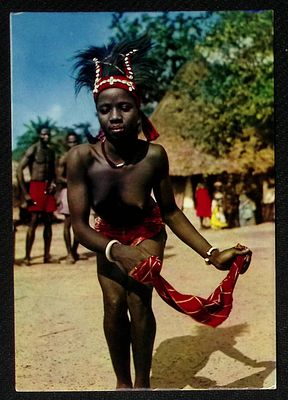 Африка в фотографиях. Девушка, танцующая с шарфом. Франция. Размер 10,3 х 14,7 см.