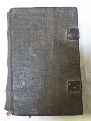 Старообрядческий рукописный сборник. Книга на металлических замках, деревянные крышки переплета 