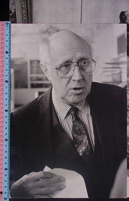 Ростислав Ростропович. М. Начало 1990-е гг. Очень большой формат. 
Из архива музыковеда И. 