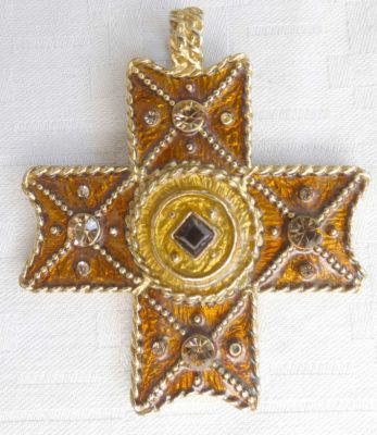 תליון צלב וינטג' מקריסטל ואמייל בפטינה זהובה תוצרת DOLCE VITA . תליון צלב וינטג' מקריסטל ואמייל 