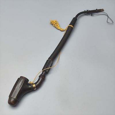 מקטרת עץ עתיקה, 1900 בקירוב, מגולפת בעבודת יד איכותית, צינור עץ משולב צינור גומי, משולבת פומית