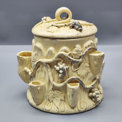 קופסת טבק קרמיקה Faience צרפתית עתיקה, המאה ה-19, ככל הנראה תוצרת Charles de Boissimon, מעוטרת