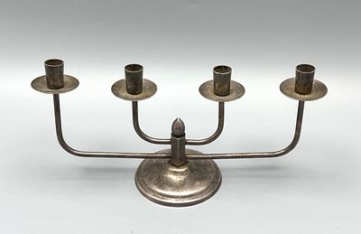 פמוט מצופה כסף ארט-דקו תוצרת Berg דנמרק. פמוט ארט-דקו תוצרת Berg דנמרק, אמצע המאה ה-20, עשוי 