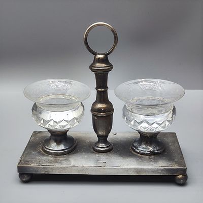 מלחיה-פלפלייה מצופה כסף צרפתית עתיקה. מלחיה-פלפלייה צרפתית עתיקה, 1900 בקירוב, עשוי מתכת מצופה 