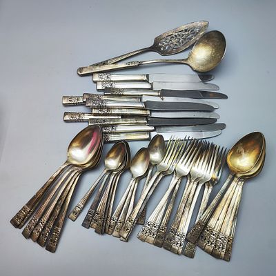 מקבץ חלקי סכו"ם אמריקאי מצופה כסף תוצרת Oneida Community - דגם Morning Star. מקבץ חלקי סכו"ם 