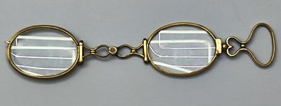 זוג משקפי מצבט מתקפלות זהב 9K עתיקות, משולבות עדשות זכוכית שקופה, לא נמצאה חתימה: נבדקו עם 