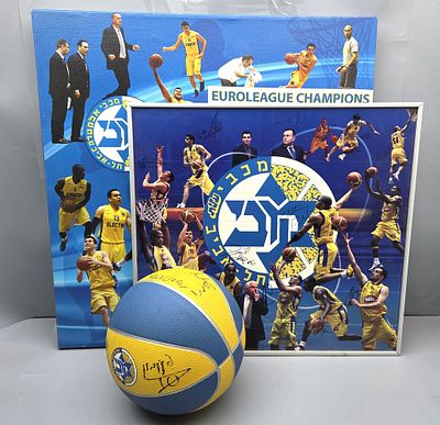 מקבץ פריטים קבוצת הכדורסל מכבי תל אביב, כולל : 1. כדורסל רשמי של הקבוצה מעונת 1999, עם מס' 