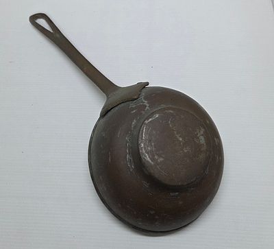 מצקת נחושת. מצקת גדולה מנחושת , כנראה עתיקה . 
פריט אספנות ולקישוט המטבח. 
אורך עם ידית הנחושת 