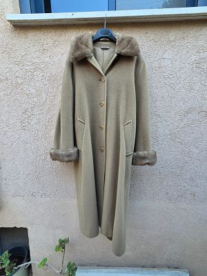 Vintage Long Luxury Wool Coat by Fashion House Persona. A vintage, long, luxury wool coat by 