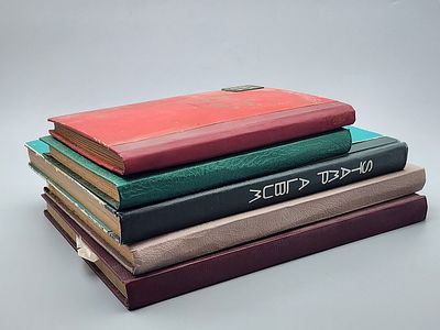 אוסף בולים מגוון (ישראל והעולם) ב-5 אלבומים – וינטאג' / המאה ה-20. אוסף נרחב של בולי דואר מישראל 