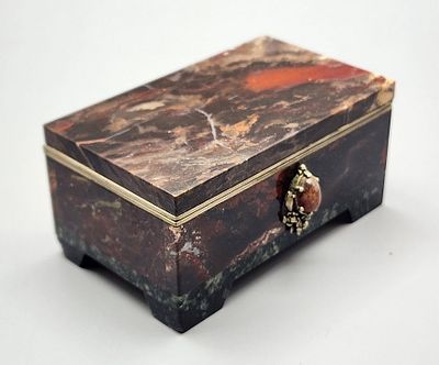 Old Ring Box Carved from Natural Jasper and Serpentine Stone. A quality old ring box, 20th 